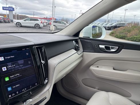 Used 2023 Volvo XC60 B5 Plus image 27