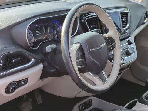 Used 2020 Chrysler Pacifica Limited w/ Tire & Wheel Group image 10