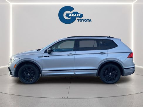 Used 2022 Volkswagen Tiguan SE R-Line image 11