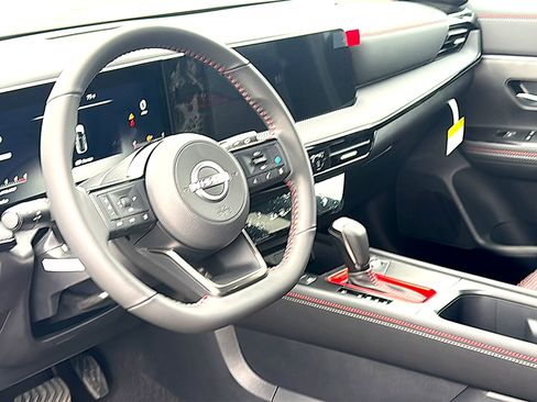 New 2026 Nissan Kicks SR w/ Cold Weather Package FWD image 9