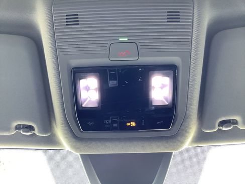 New 2025 Volkswagen Atlas SE FWD image 19