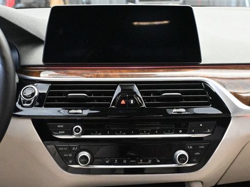 Used 2019 BMW 540i w/ M Sport Package RWD image 12