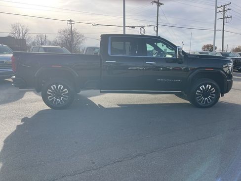 Used 2025 GMC Sierra 3500 Denali Ultimate image 6