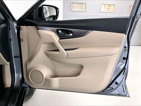 Used 2016 Nissan Rogue SV w/ SV Premium Package image 26