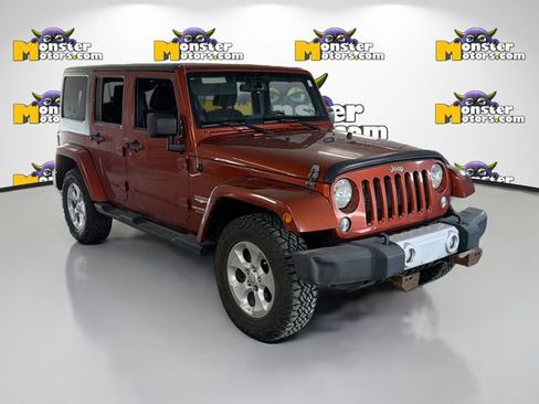 Used 2014 Jeep Wrangler Unlimited Sahara w/ Connectivity Group AWD/4WD image 3