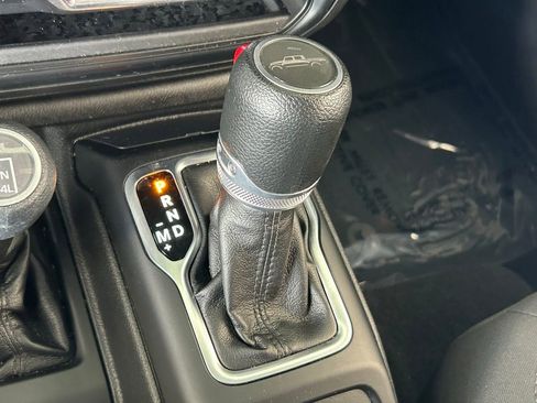 Used 2022 Jeep Gladiator Sport image 22