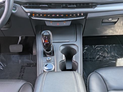 Used 2025 Cadillac XT4 Premium Luxury FWD image 19