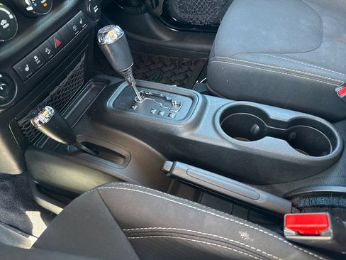 Used 2017 Jeep Wrangler Sahara w/ Dual Top Group AWD/4WD image 18