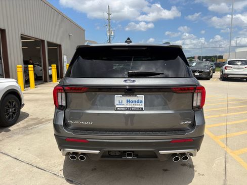 Used 2025 Ford Explorer Platinum w/ Ultimate Package AWD/4WD image 7