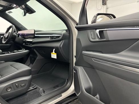 New 2026 Buick Enclave Sport Touring w/ Power Package AWD/4WD image 32