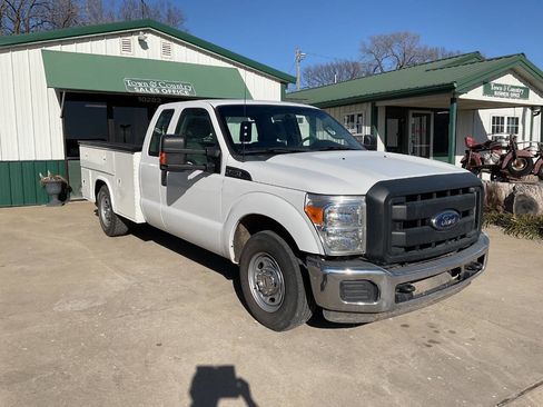 Used 2015 Ford F250 XL w/ Power Equipment Group image 3