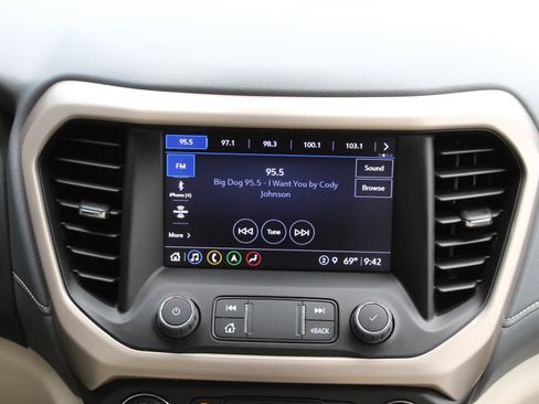 Certified 2023 GMC Acadia Denali w/ Denali Ultimate Package AWD/4WD image 24