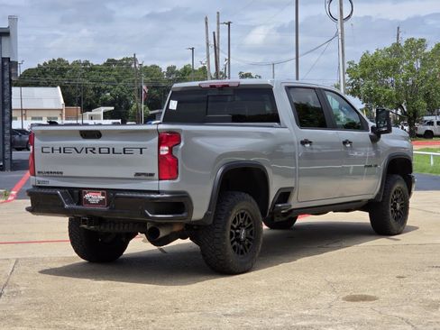 Used 2024 Chevrolet Silverado 2500 ZR2 w/ Technology Package AWD/4WD image 4
