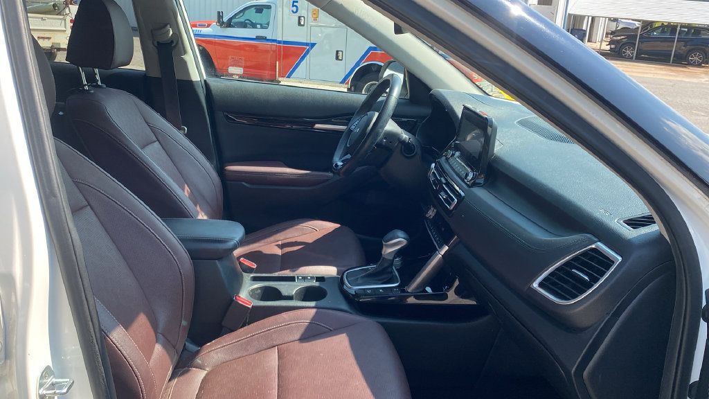 Used 2022 Kia Seltos SX w/ Sunroof Package AWD/4WD image 12