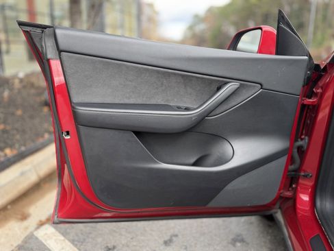 Used 2021 Tesla Model Y Long Range image 26