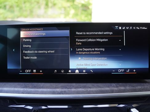 Used 2024 BMW X7 xDrive40i w/ M Sport Package AWD/4WD image 23