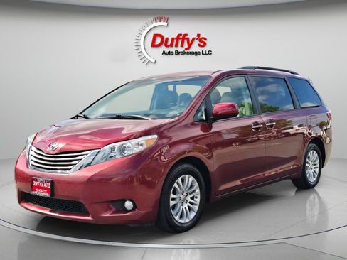 Used 2016 Toyota Sienna XLE Premium FWD image 21