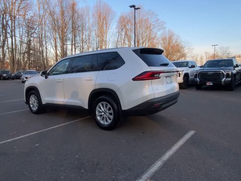 Used 2024 Toyota Grand Highlander XLE image 11