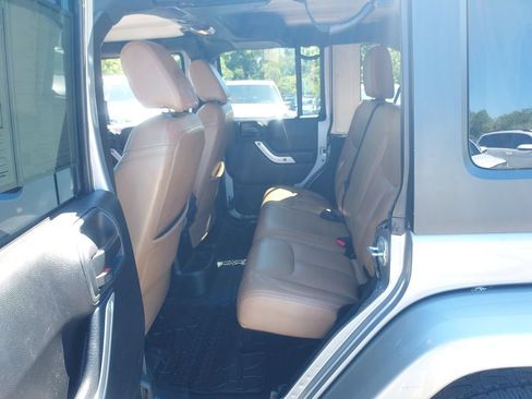 Used 2016 Jeep Wrangler Unlimited Sahara w/ Connectivity Group AWD/4WD image 23