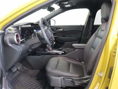 Used 2024 Chevrolet Trax RS w/ Driver Confidence Package FWD image 9