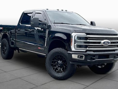 Used 2025 Ford F250 Platinum w/ Platinum Plus Package AWD/4WD image 3