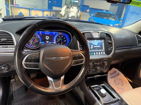 Used 2018 Chrysler 300 Touring L AWD/4WD image 24
