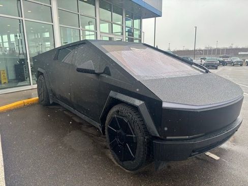 Used 2024 Tesla Cybertruck AWD Crew Cab image 6