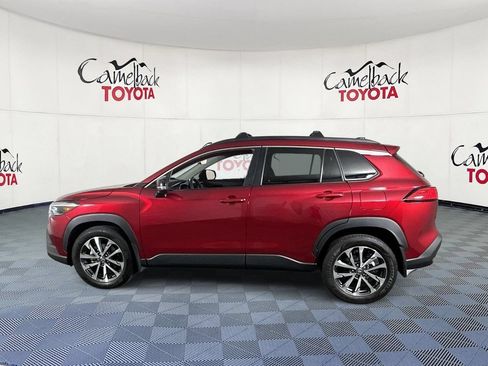Used 2025 Toyota Corolla Cross XLE FWD image 5