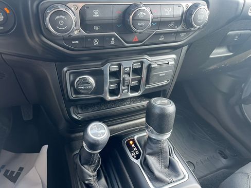 Used 2022 Jeep Wrangler Unlimited Sport image 21