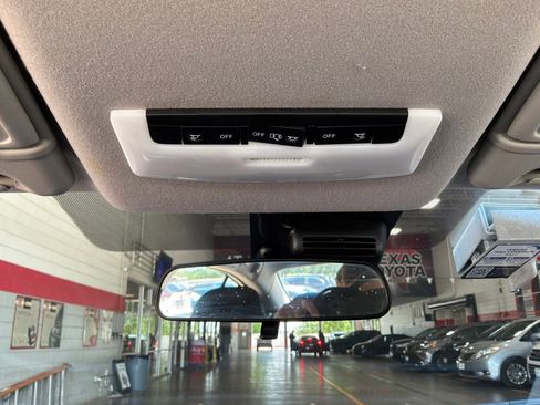 Used 2025 Nissan Versa SV FWD image 15
