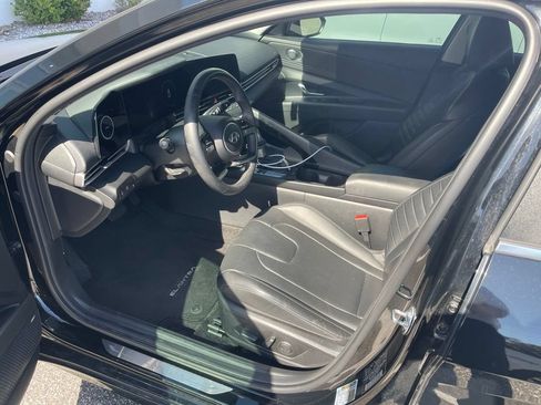 Used 2024 Hyundai Elantra Limited FWD image 3