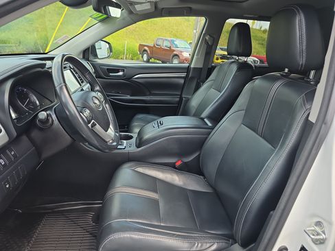 Used 2018 Toyota Highlander SE AWD/4WD image 12