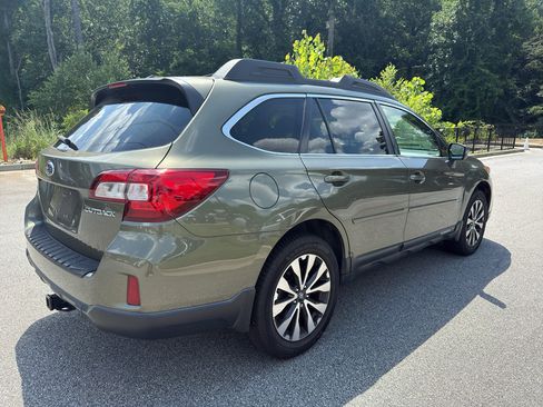 Used 2015 Subaru Outback 2.5i Limited AWD/4WD image 3