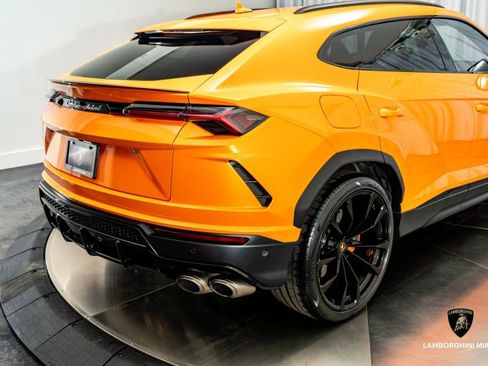 Used 2022 Lamborghini Urus image 18