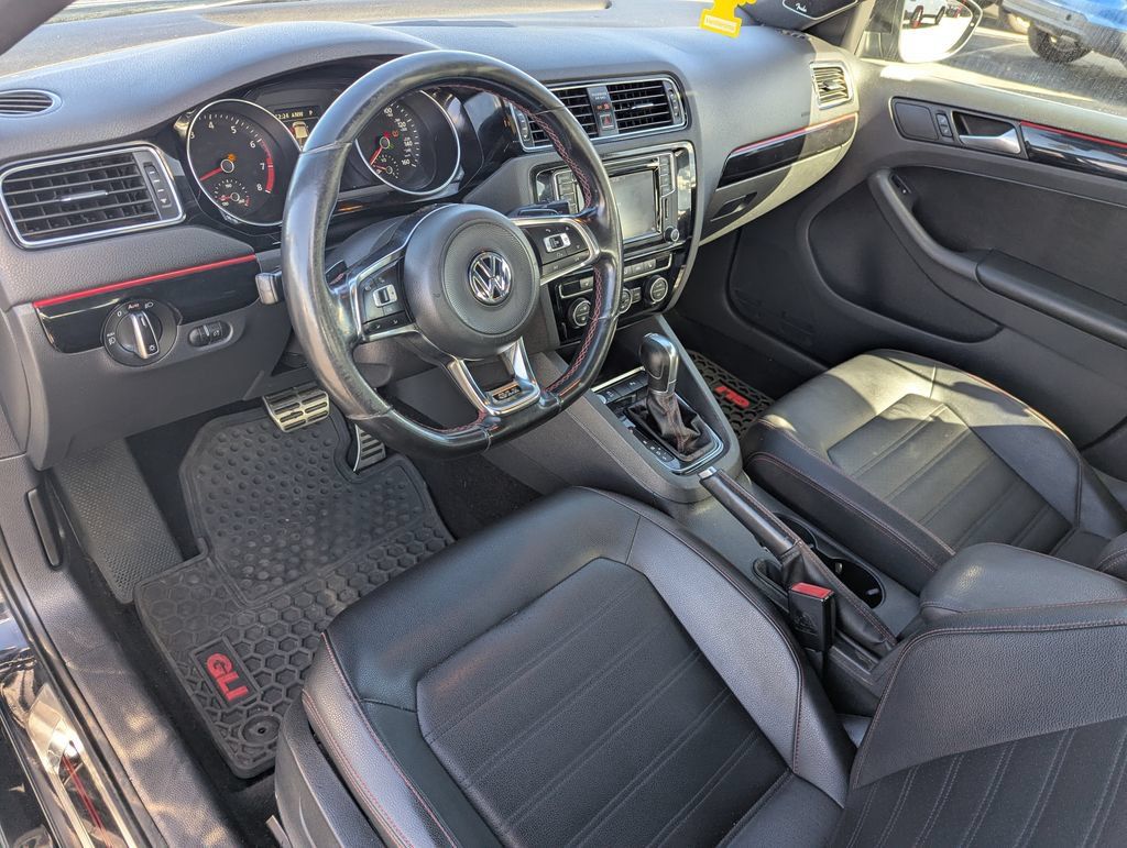 Used 2018 Volkswagen Jetta GLI FWD image 24