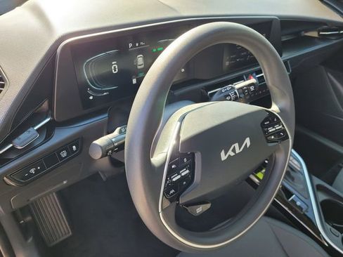 Used 2025 Kia Niro LX image 24