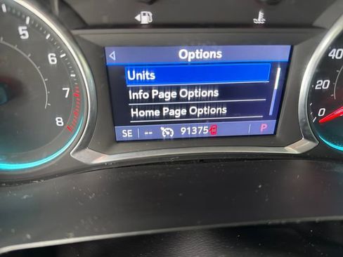 Used 2020 Chevrolet Traverse LT image 19