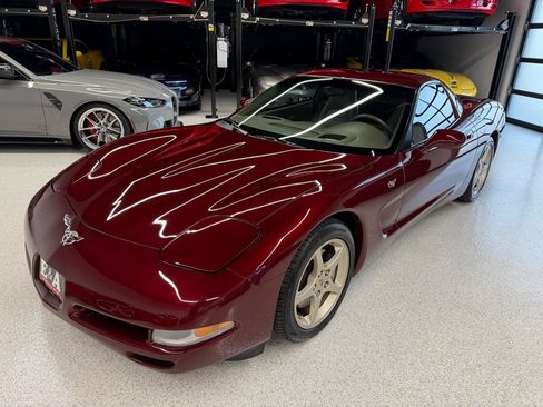 Used 2003 Chevrolet Corvette Coupe w/ Preferred Equipment Group RWD image 5