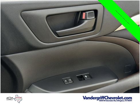 Used 2019 Toyota Highlander LE FWD image 24