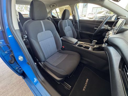 Used 2025 Nissan Sentra SV FWD image 30