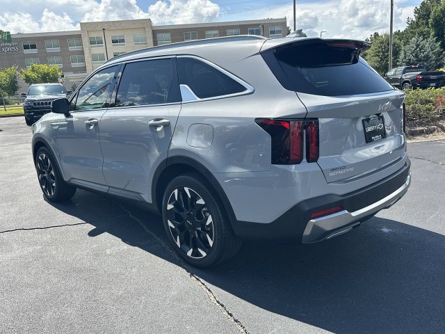 Used 2025 Kia Sorento EX w/ Panoramic Sunroof Package FWD image 6