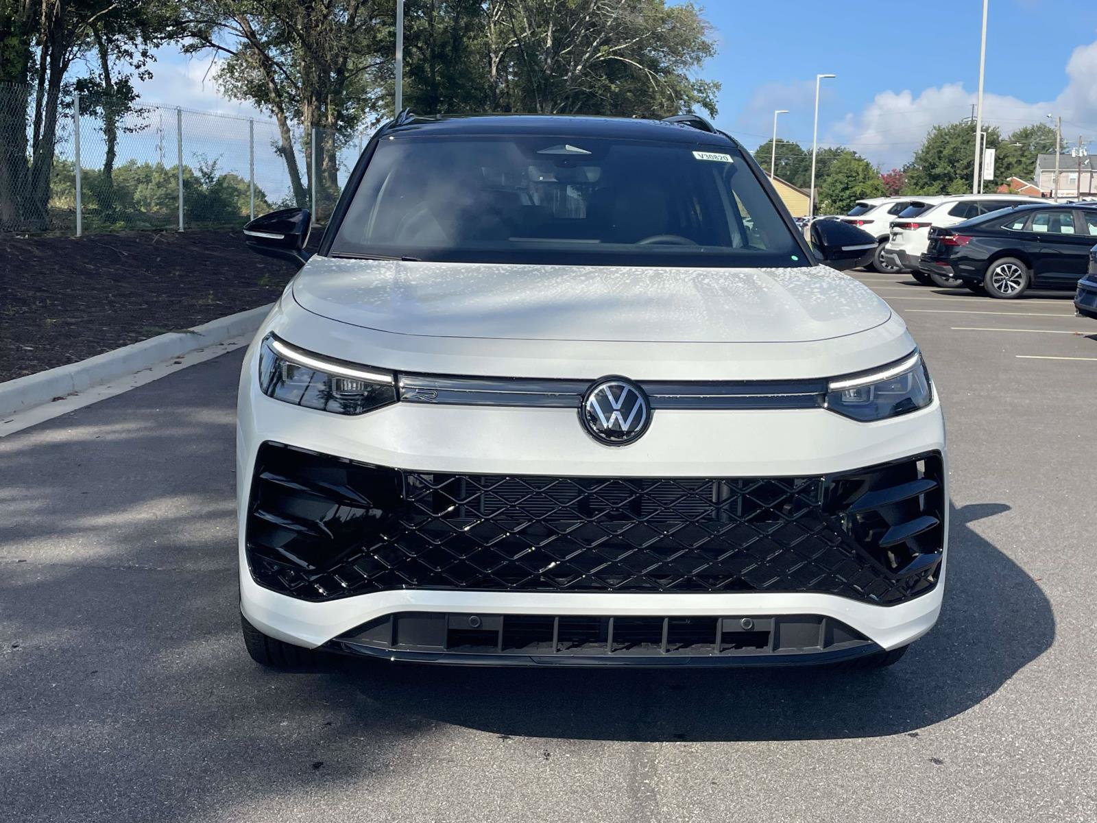 New 2026 Volkswagen Tiguan SE R-Line AWD/4WD image 2
