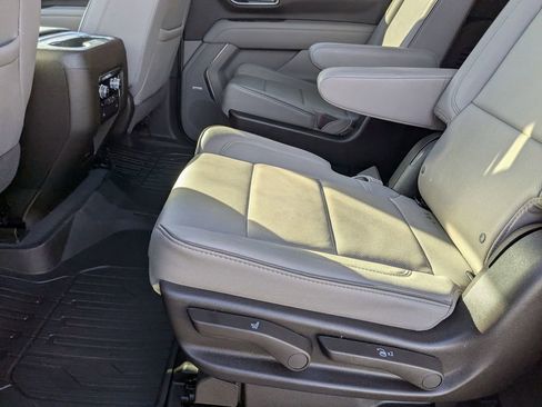 Certified 2024 GMC Yukon XL SLT w/ SLT Luxury Package image 20