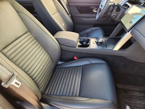 Used 2025 Land Rover Discovery Sport S image 14
