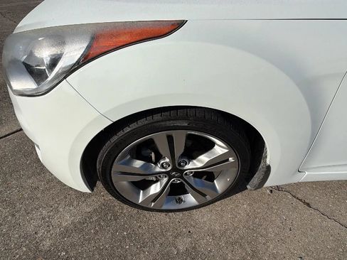 Used 2013 Hyundai Veloster w/ Style Pkg FWD image 11