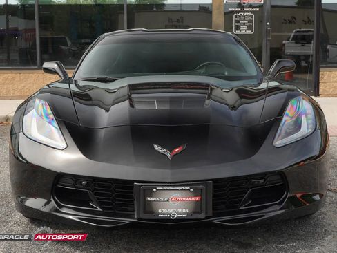 Used 2017 Chevrolet Corvette Stingray Coupe RWD image 2