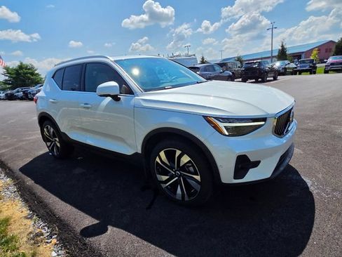 Used 2024 Volvo XC40 B5 Plus w/ Protection Package Premier AWD/4WD image 18