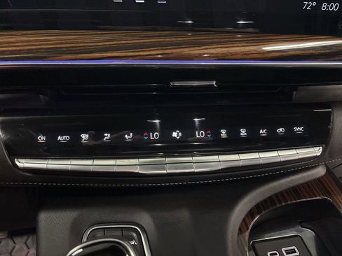 Used 2022 Cadillac Escalade ESV Luxury w/ LPO, Illumination Package AWD/4WD image 22