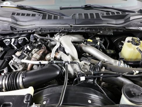 Used 2020 Ford F350 Platinum w/ FX4 Off-Road Package image 36