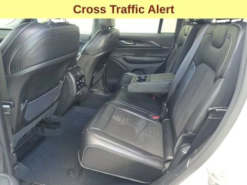 Used 2023 Jeep Grand Cherokee Altitude AWD/4WD image 11